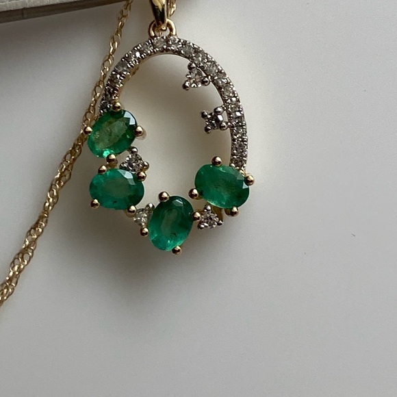 10k Yellow Gold Natural Emerald and Diamond Cluster Pendant with Chain NEW - Picture 9 of 16